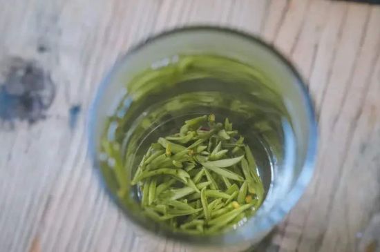 泡好的茶水放冰箱能保存多久，泡好的茶冷藏放多久？