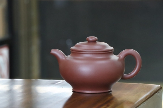 剛買的紫砂壺要怎么開壺養(yǎng)壺，<a href=http://m.hougheng.com/chaju/zisha/ target=_blank class=infotextkey>紫砂壺開壺</a>與養(yǎng)壺的方式方法