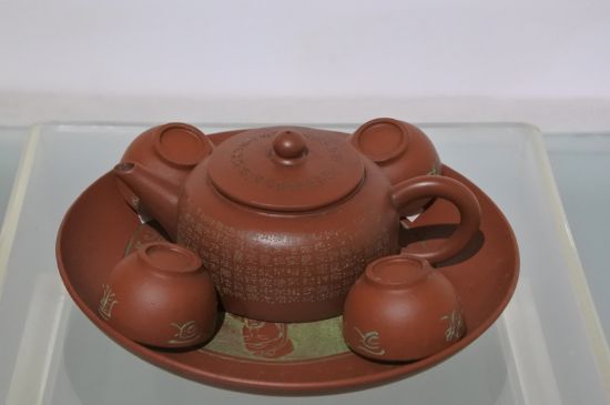 正宗紫砂壺多少錢一套，一套正宗<a href=http://m.hougheng.com/chaju/zisha/ target=_blank class=infotextkey>宜興紫砂壺</a>什么價(jià)格