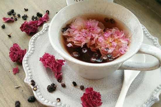 玫瑰花的最佳搭配，喝玫瑰花茶搭配什么喝好？