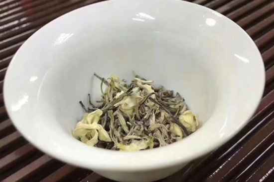 女孩喝茉莉茶的好處，茉莉茶葉的功效與禁忌